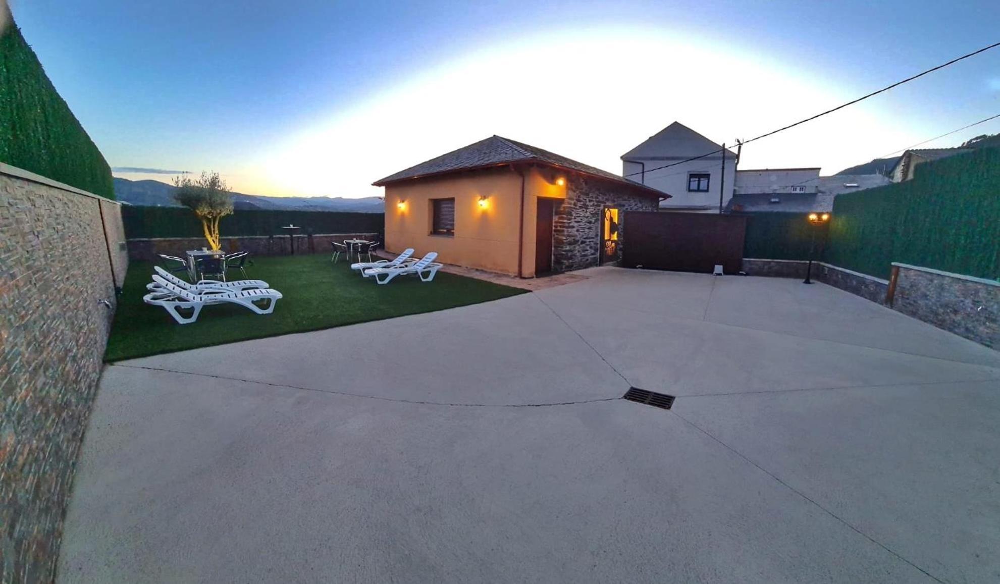 Villa O Lar De Alba A Rúa Esterno foto